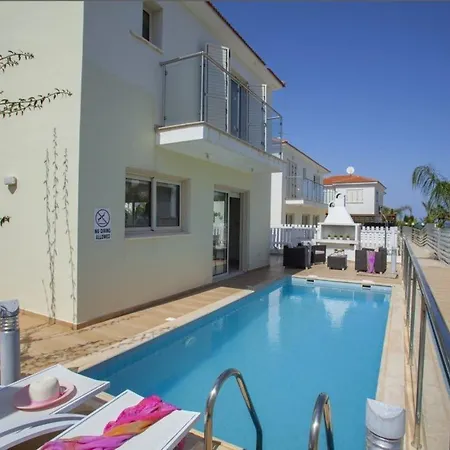 “renting A Holiday With Swimming Pool” 95 *