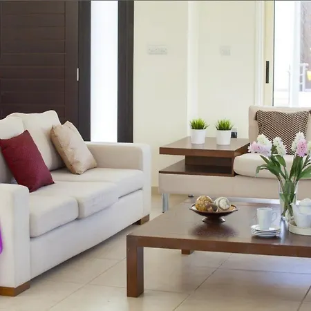“renting A Holiday With Swimming Pool” 95 Villa