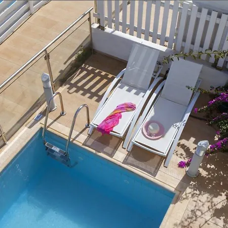“renting A Holiday With Swimming Pool” 95