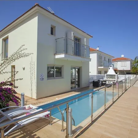 “renting A Holiday With Swimming Pool” 95 *