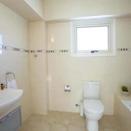 “renting A Holiday With Swimming Pool” 95